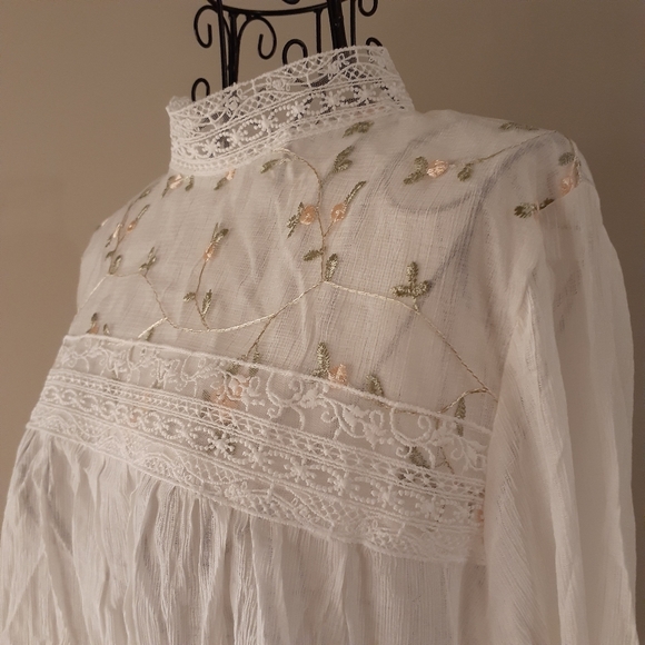 New Victorian embroidered blouse - Picture 8 of 10